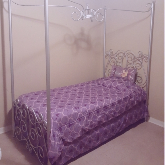 Disney Princess Reversible Twin Bedding set - Picture 2 of 4